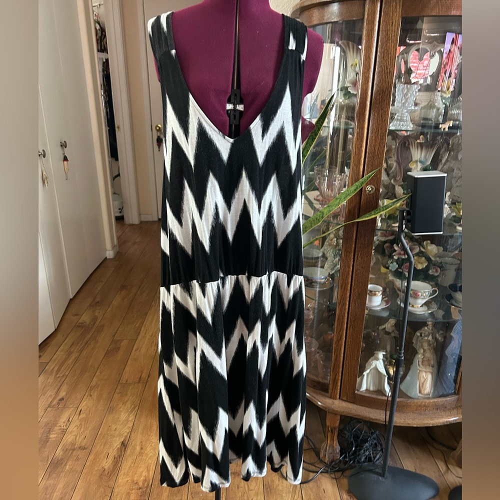 H&M Dress/ Coverup. Black & White With Chevron Pattern.